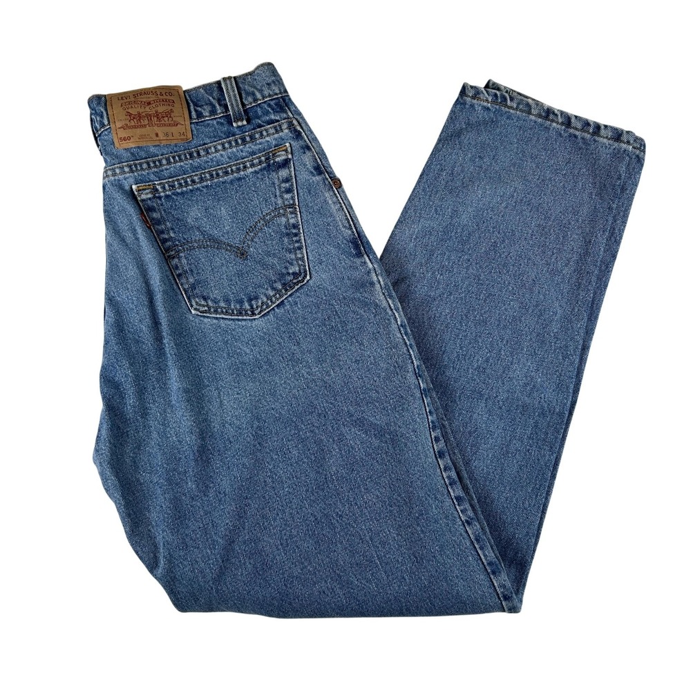 Vintage Levis 560 Jeans Mens 35x34 Medium Wash Blue Loose Tapered Denim 90s